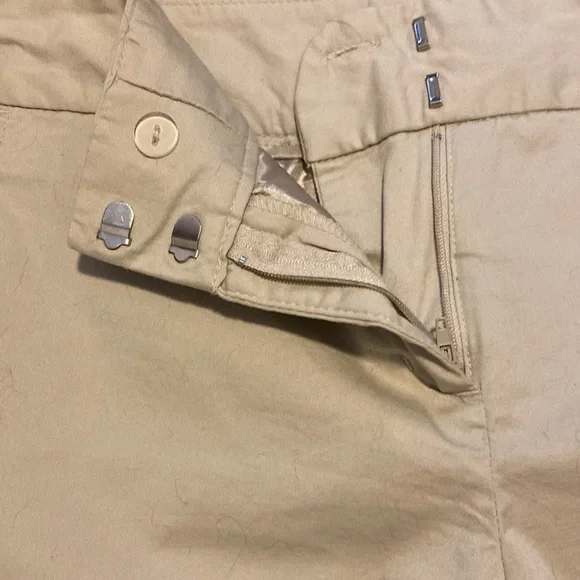 Women’s Shorts - Picture 3 of 4